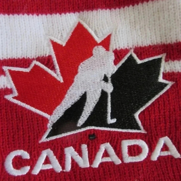 🆕Youth | Team Canada 🇨🇦 Jersey Toque - Picture 2 of 16